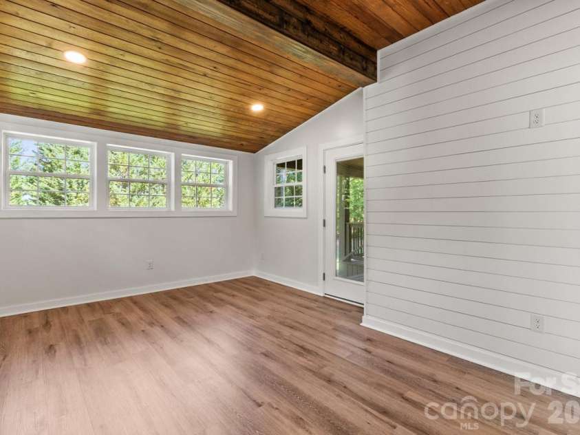 107 Jib Lane, Mooresville, NC 28117.  MLS# CAR4382872, YatesRealty ID 24646. Den