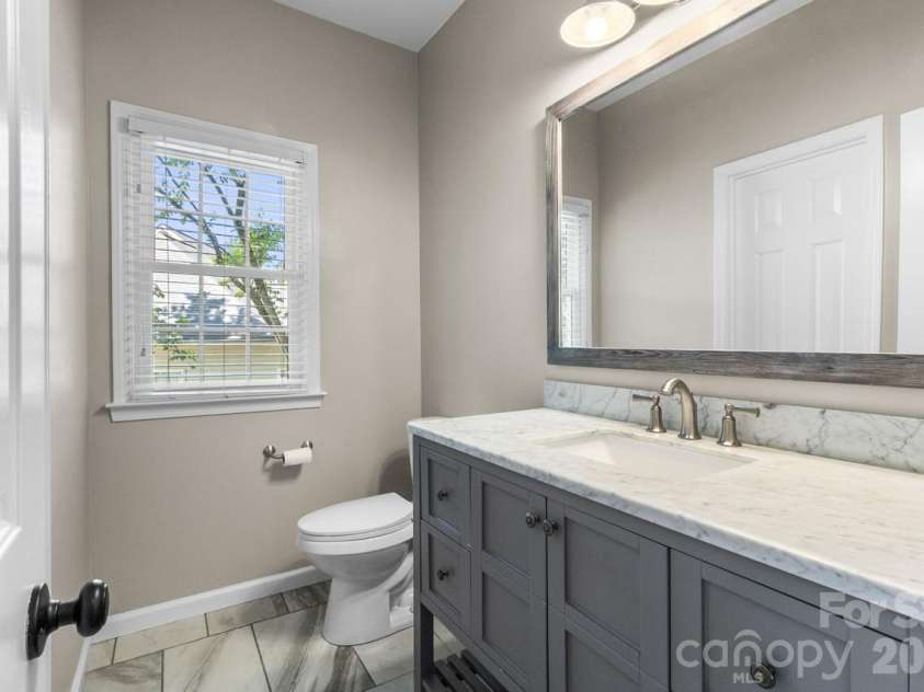 107 Jib Lane, Mooresville, NC 28117.  MLS# CAR4382872, YatesRealty ID 24646. Jack and Jill bathroom on upper level