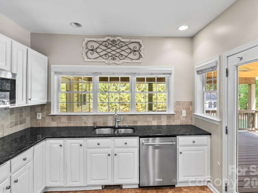 107 Jib Lane, Mooresville, NC 28117.  MLS# CAR4382872, YatesRealty ID 24646. Kitchen