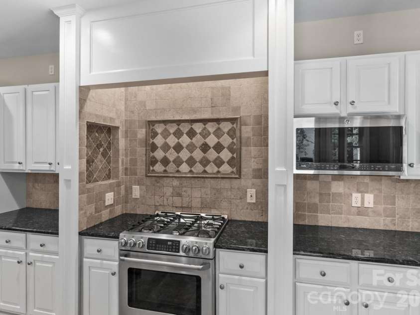 107 Jib Lane, Mooresville, NC 28117.  MLS# CAR4382872, YatesRealty ID 24646. Kitchen