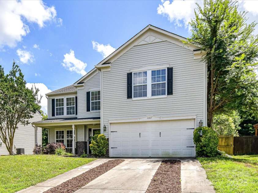 14307 Hartwell Farm Drive, Charlotte, NC 28278.  MLS# CAR4272363, YatesRealty ID 24646. 