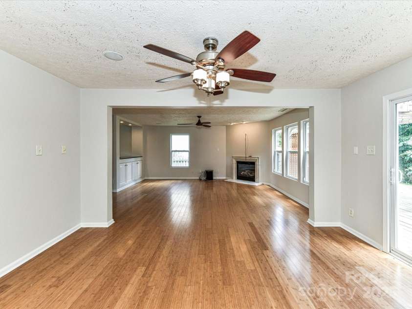14307 Hartwell Farm Drive, Charlotte, NC 28278.  MLS# CAR4272363, YatesRealty ID 24646. 