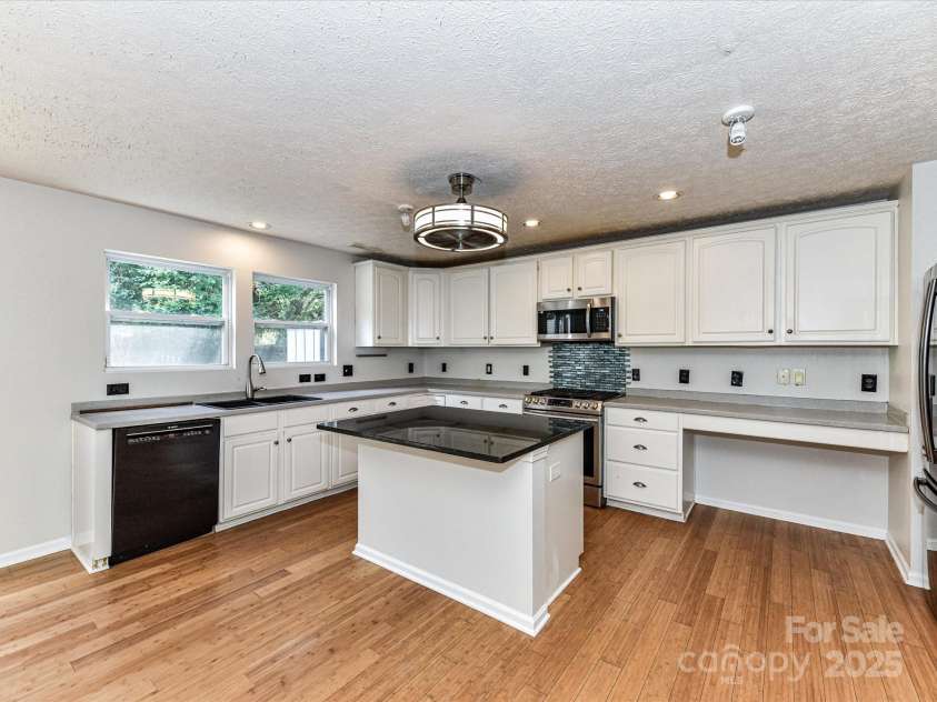 14307 Hartwell Farm Drive, Charlotte, NC 28278.  MLS# CAR4272363, YatesRealty ID 24646. 