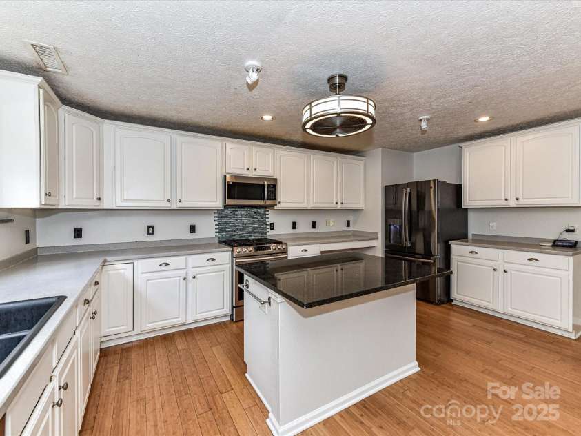 14307 Hartwell Farm Drive, Charlotte, NC 28278.  MLS# CAR4272363, YatesRealty ID 24646. 