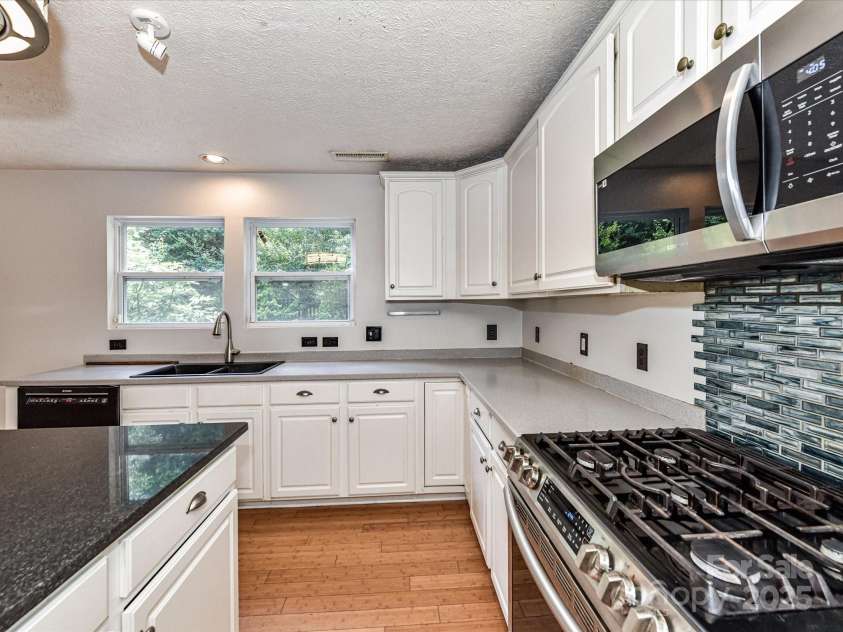 14307 Hartwell Farm Drive, Charlotte, NC 28278.  MLS# CAR4272363, YatesRealty ID 24646. 