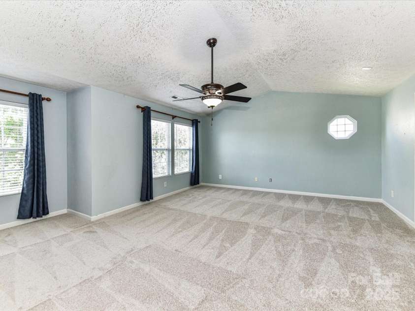 14307 Hartwell Farm Drive, Charlotte, NC 28278.  MLS# CAR4272363, YatesRealty ID 24646. 