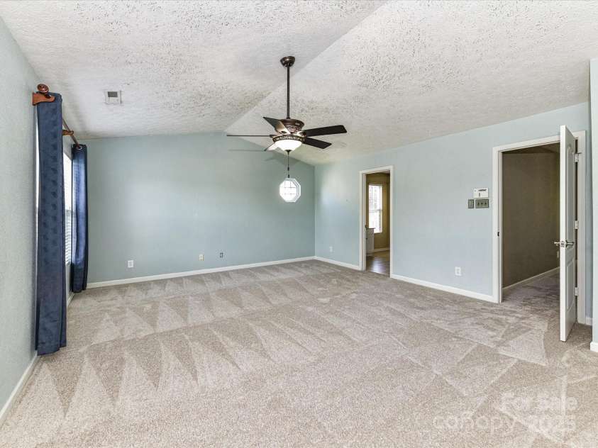14307 Hartwell Farm Drive, Charlotte, NC 28278.  MLS# CAR4272363, YatesRealty ID 24646. 