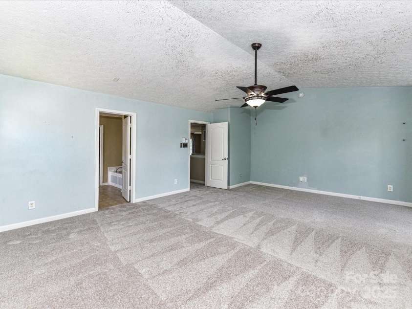 14307 Hartwell Farm Drive, Charlotte, NC 28278.  MLS# CAR4272363, YatesRealty ID 24646. 