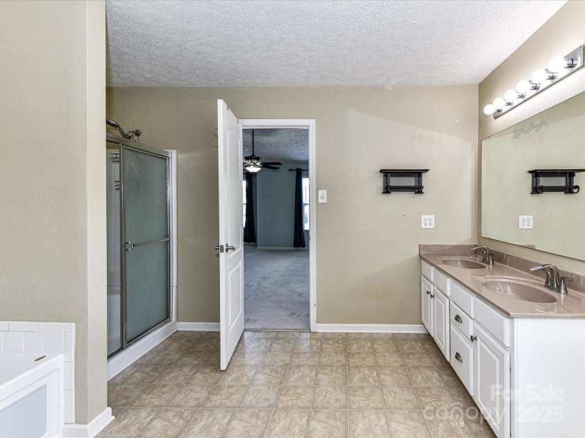 14307 Hartwell Farm Drive, Charlotte, NC 28278.  MLS# CAR4272363, YatesRealty ID 24646. 