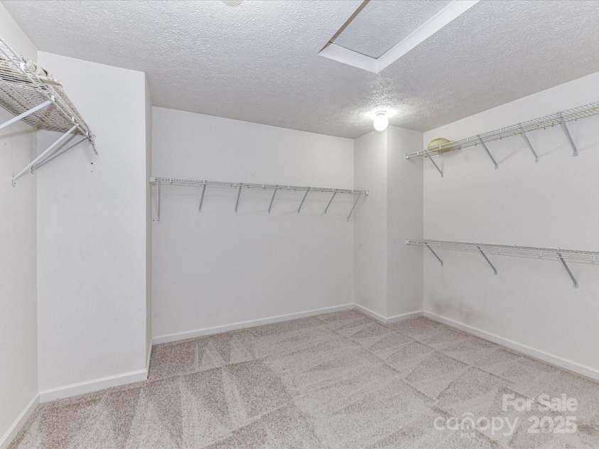 14307 Hartwell Farm Drive, Charlotte, NC 28278.  MLS# CAR4272363, YatesRealty ID 24646. 