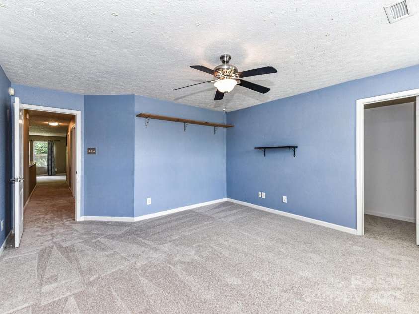 14307 Hartwell Farm Drive, Charlotte, NC 28278.  MLS# CAR4272363, YatesRealty ID 24646. 