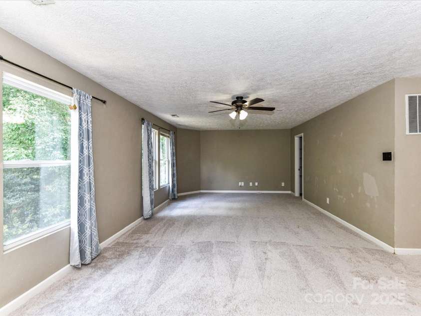 14307 Hartwell Farm Drive, Charlotte, NC 28278.  MLS# CAR4272363, YatesRealty ID 24646. 