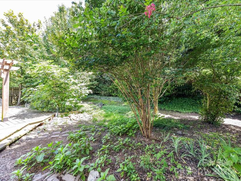 14307 Hartwell Farm Drive, Charlotte, NC 28278.  MLS# CAR4272363, YatesRealty ID 24646. 