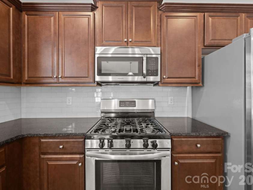 116 Rippling Water Drive, Mount Holly, NC 28120.  MLS# CAR4338264, YatesRealty ID 24647. Gas range.