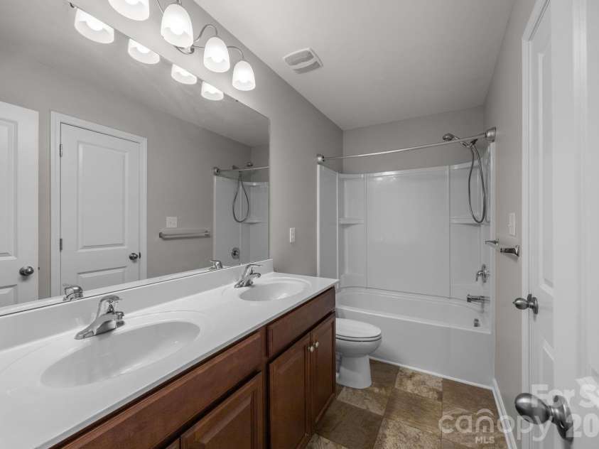 116 Rippling Water Drive, Mount Holly, NC 28120.  MLS# CAR4338264, YatesRealty ID 24647. Hall bath w/bedroom access.