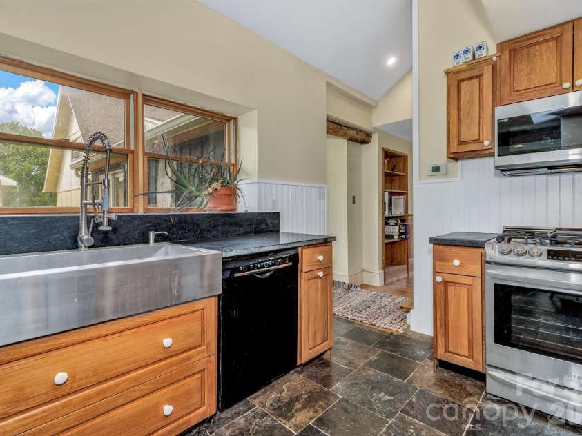 45 Sugar Cove Road, Weaverville, NC 28787.  MLS# CAR4375889, YatesRealty ID 24649. 