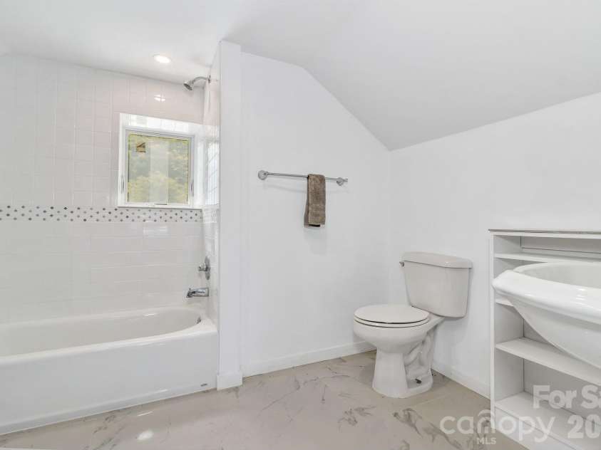 45 Sugar Cove Road, Weaverville, NC 28787.  MLS# CAR4375889, YatesRealty ID 24649. 