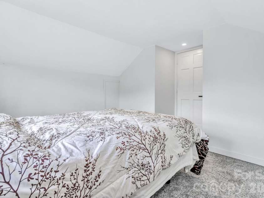45 Sugar Cove Road, Weaverville, NC 28787.  MLS# CAR4375889, YatesRealty ID 24649. 