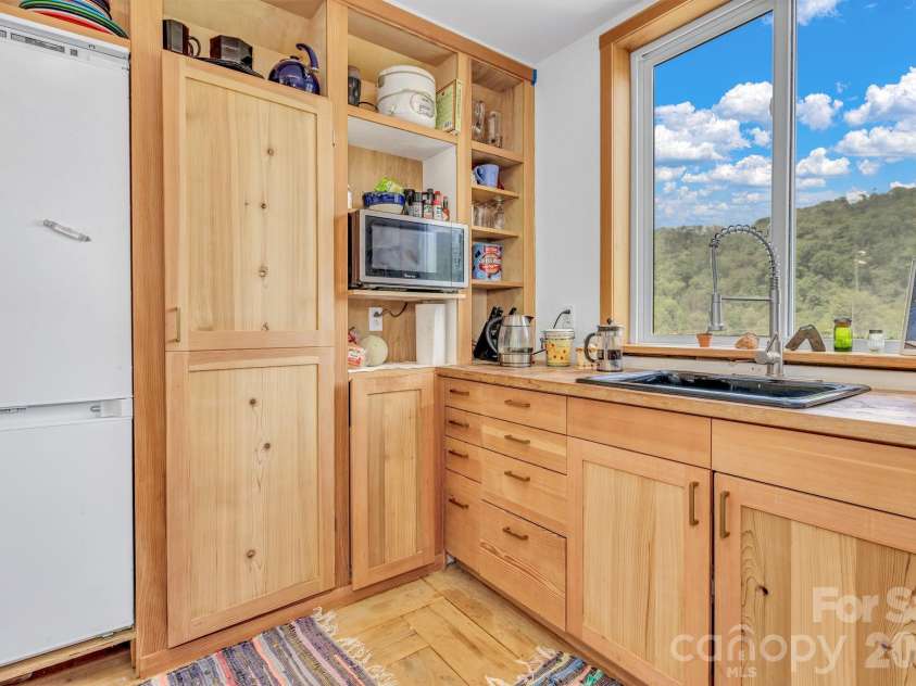 45 Sugar Cove Road, Weaverville, NC 28787.  MLS# CAR4375889, YatesRealty ID 24649. 