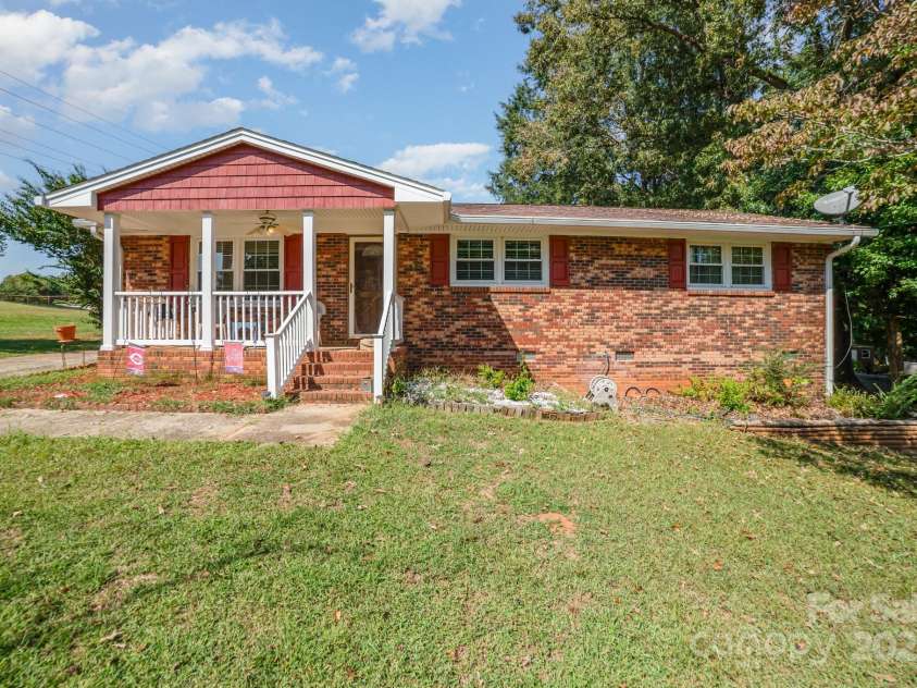 801 Windwood Drive, Gastonia, NC 28056.  MLS# CAR4306059, YatesRealty ID 2465. 