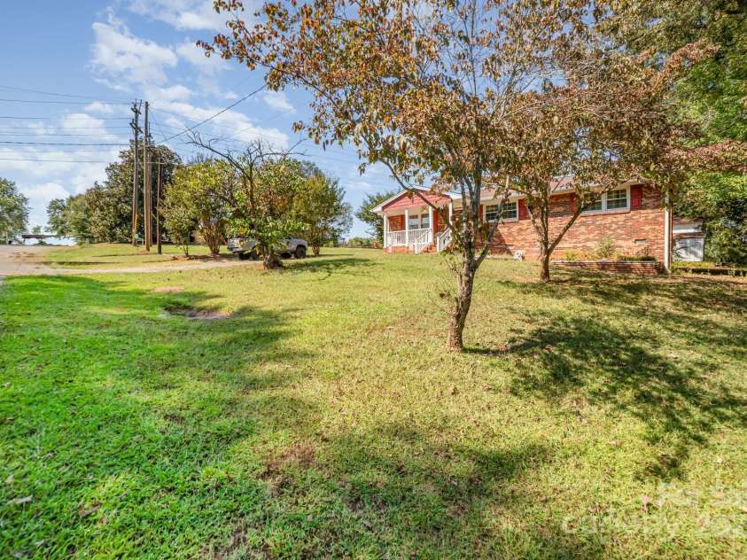 801 Windwood Drive, Gastonia, NC 28056.  MLS# CAR4306059, YatesRealty ID 2465. 