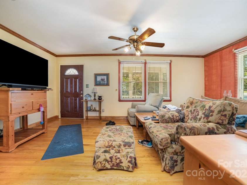 801 Windwood Drive, Gastonia, NC 28056.  MLS# CAR4306059, YatesRealty ID 2465. 