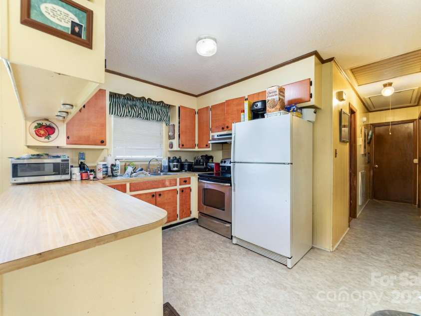 801 Windwood Drive, Gastonia, NC 28056.  MLS# CAR4306059, YatesRealty ID 2465. 