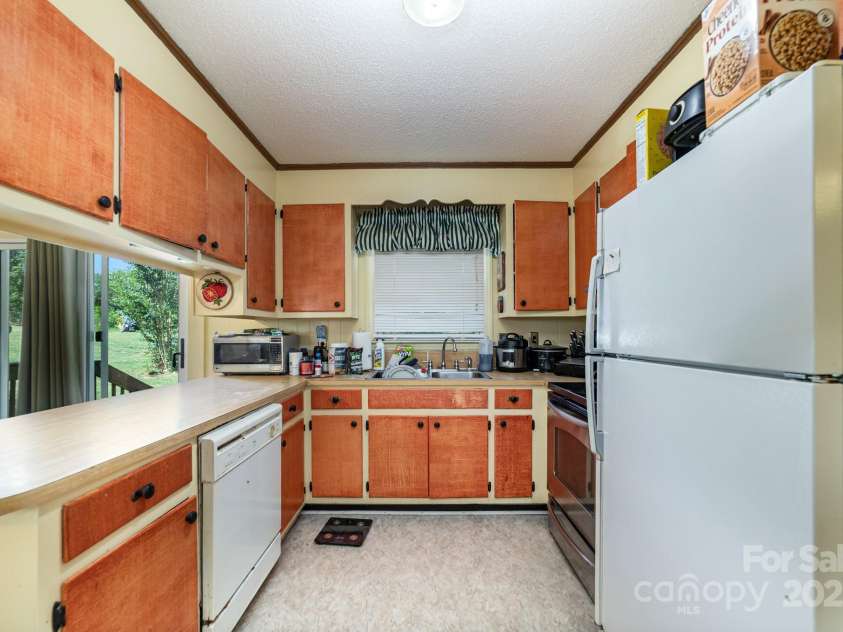 801 Windwood Drive, Gastonia, NC 28056.  MLS# CAR4306059, YatesRealty ID 2465. 