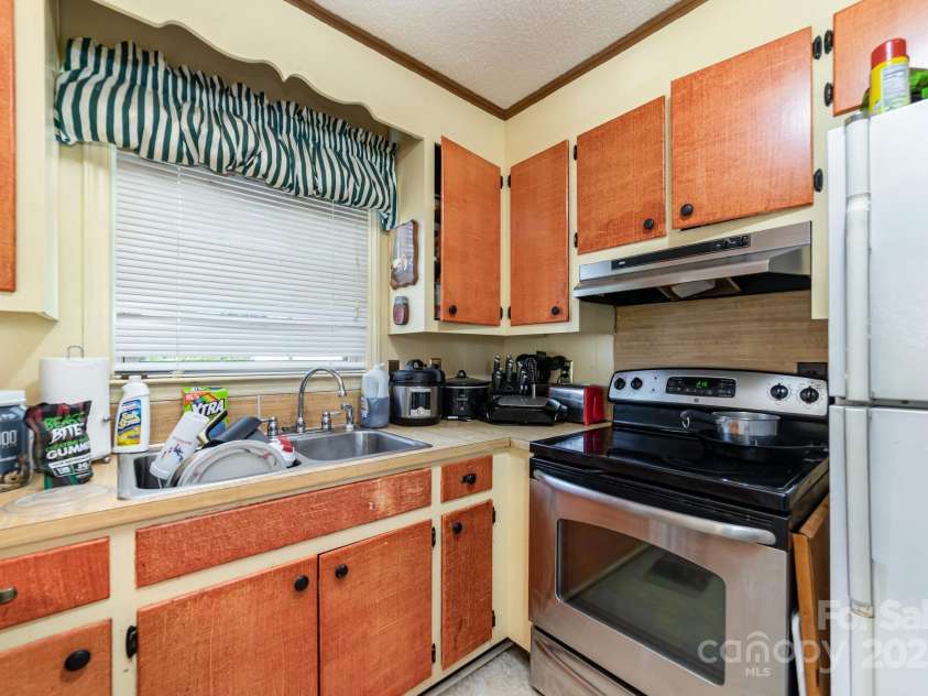 801 Windwood Drive, Gastonia, NC 28056.  MLS# CAR4306059, YatesRealty ID 2465. 