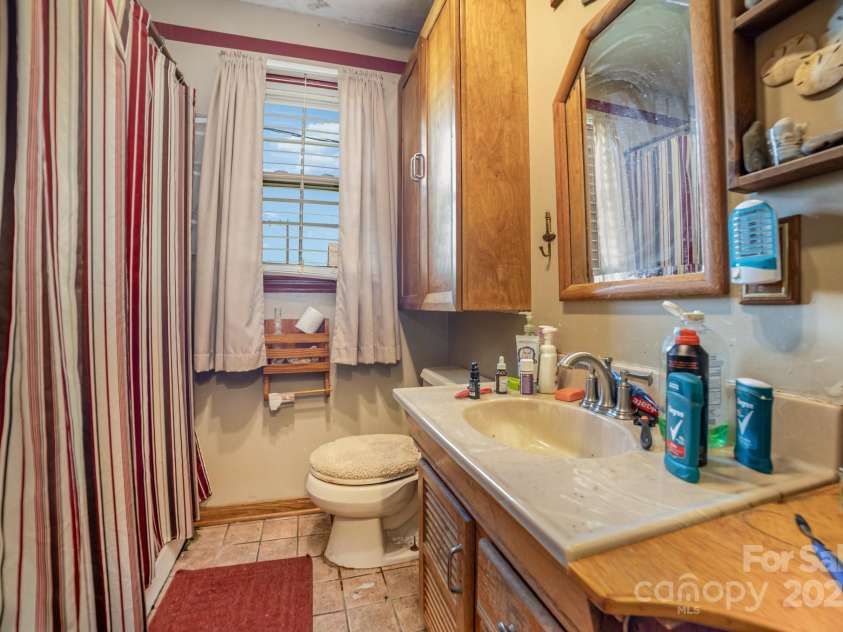 801 Windwood Drive, Gastonia, NC 28056.  MLS# CAR4306059, YatesRealty ID 2465. 