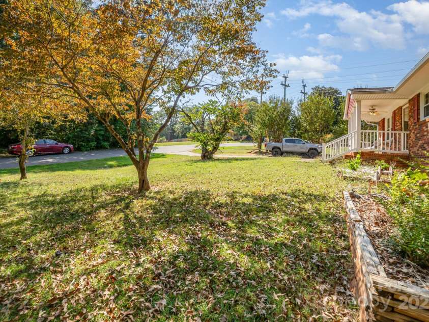 801 Windwood Drive, Gastonia, NC 28056.  MLS# CAR4306059, YatesRealty ID 2465. 