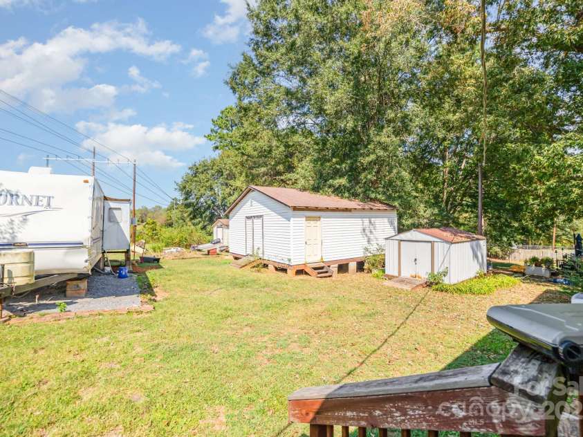801 Windwood Drive, Gastonia, NC 28056.  MLS# CAR4306059, YatesRealty ID 2465. 