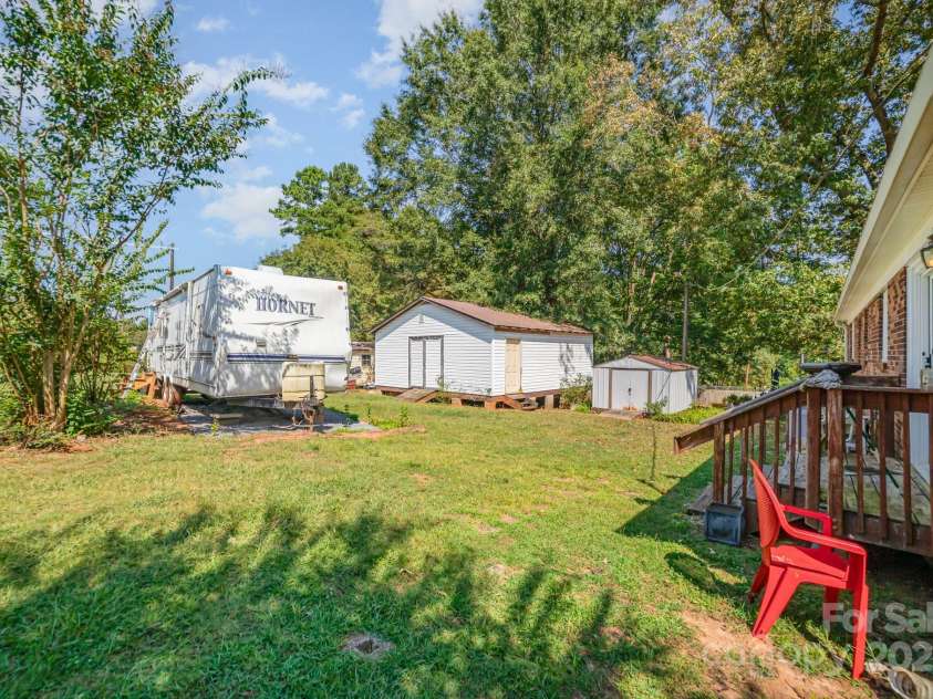 801 Windwood Drive, Gastonia, NC 28056.  MLS# CAR4306059, YatesRealty ID 2465. 