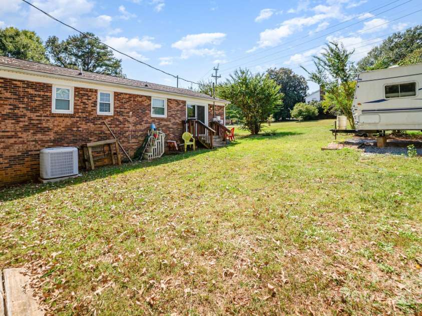 801 Windwood Drive, Gastonia, NC 28056.  MLS# CAR4306059, YatesRealty ID 2465. 
