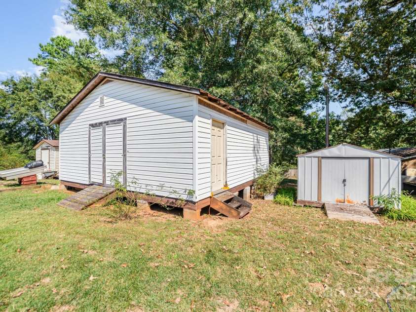 801 Windwood Drive, Gastonia, NC 28056.  MLS# CAR4306059, YatesRealty ID 2465. 