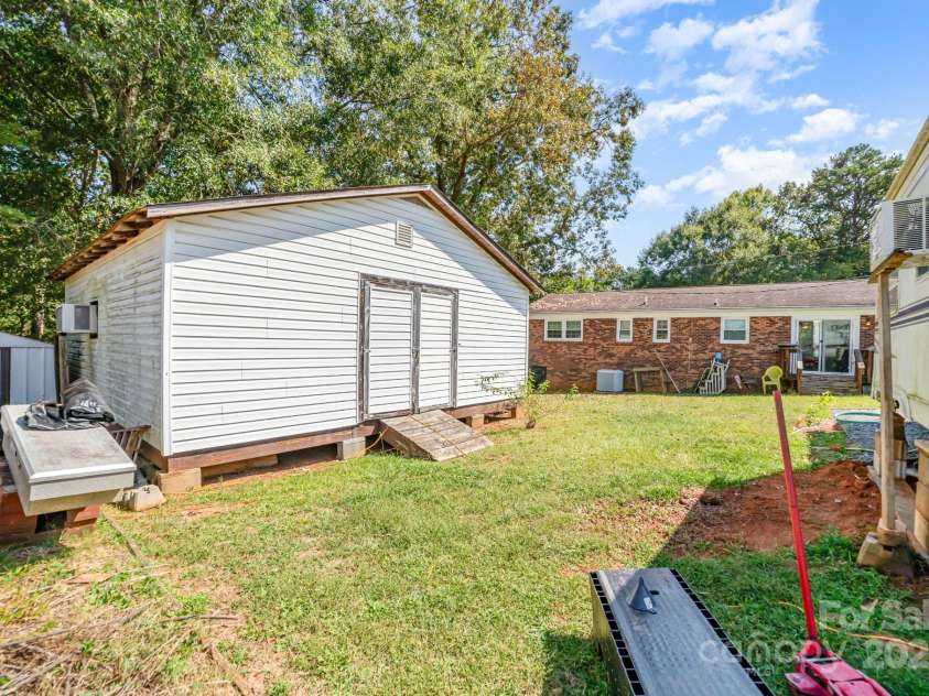 801 Windwood Drive, Gastonia, NC 28056.  MLS# CAR4306059, YatesRealty ID 2465. 