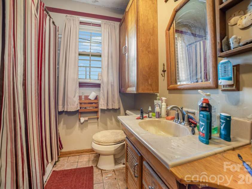801 Windwood Drive, Gastonia, NC 28056.  MLS# CAR4306059, YatesRealty ID 2465. 