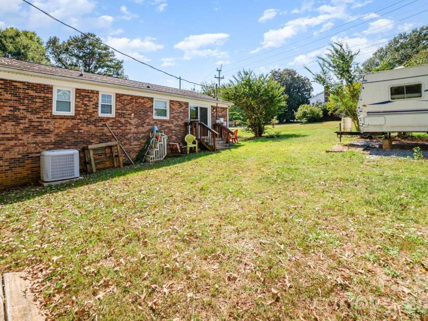 801 Windwood Drive, Gastonia, NC 28056.  MLS# CAR4306059, YatesRealty ID 2465. 