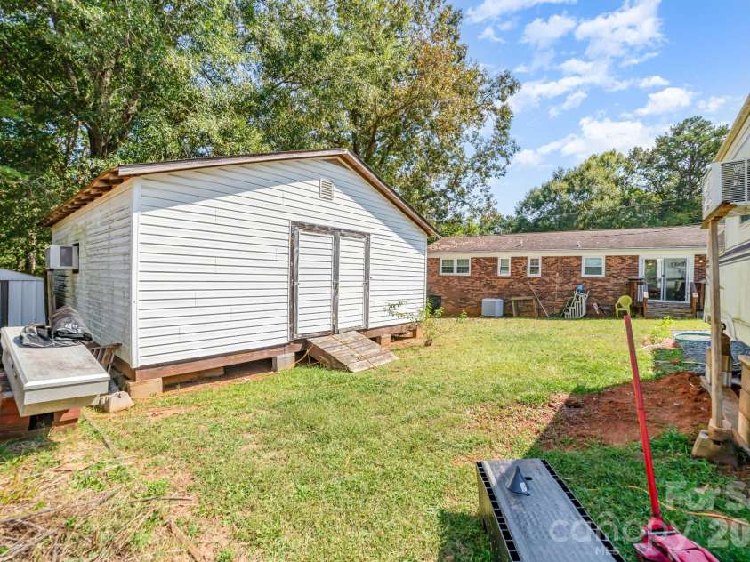 801 Windwood Drive, Gastonia, NC 28056.  MLS# CAR4306059, YatesRealty ID 2465. 