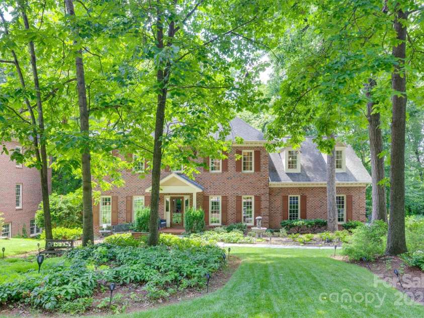 10215 Balmoral Circle, Charlotte, NC 28210.  MLS# CAR4264871, YatesRealty ID 24650. 