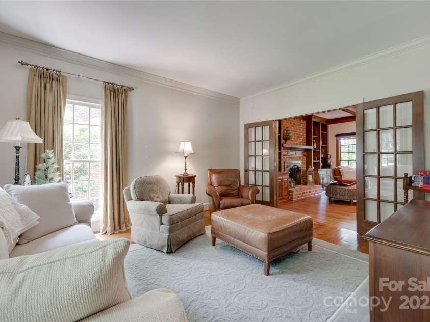 10215 Balmoral Circle, Charlotte, NC 28210.  MLS# CAR4264871, YatesRealty ID 24650. 