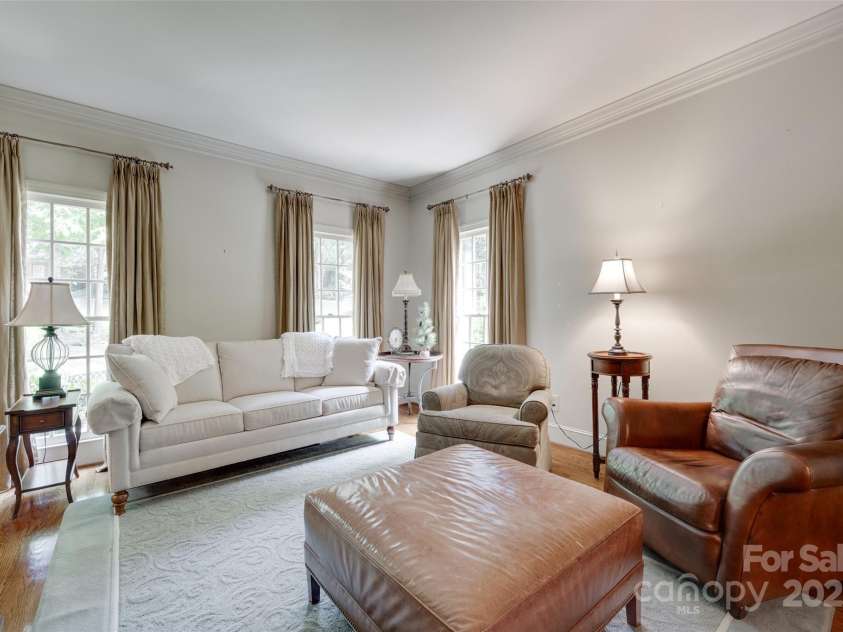 10215 Balmoral Circle, Charlotte, NC 28210.  MLS# CAR4264871, YatesRealty ID 24650. 