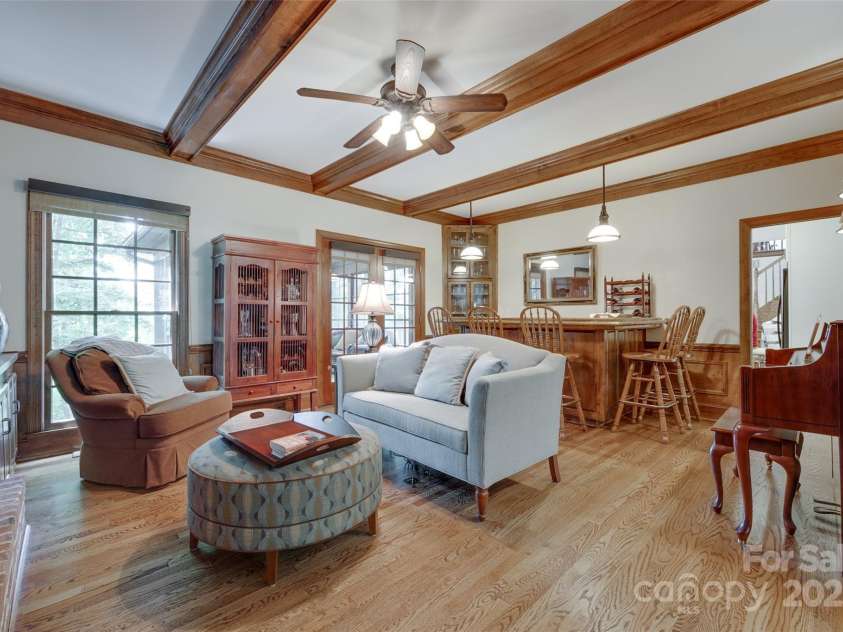 10215 Balmoral Circle, Charlotte, NC 28210.  MLS# CAR4264871, YatesRealty ID 24650. 