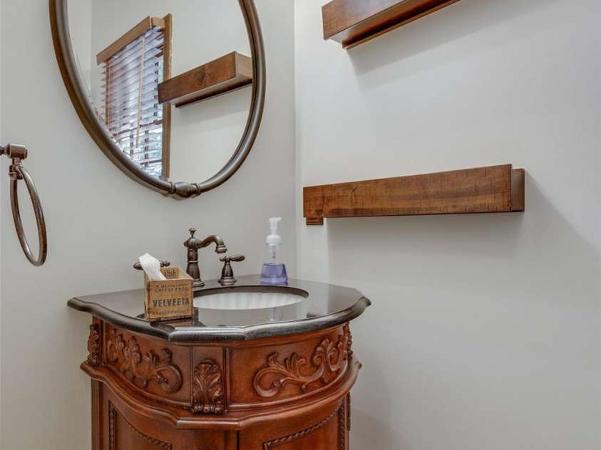 10215 Balmoral Circle, Charlotte, NC 28210.  MLS# CAR4264871, YatesRealty ID 24650. 