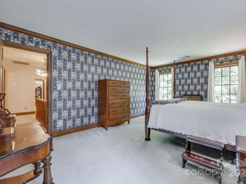 10215 Balmoral Circle, Charlotte, NC 28210.  MLS# CAR4264871, YatesRealty ID 24650. 