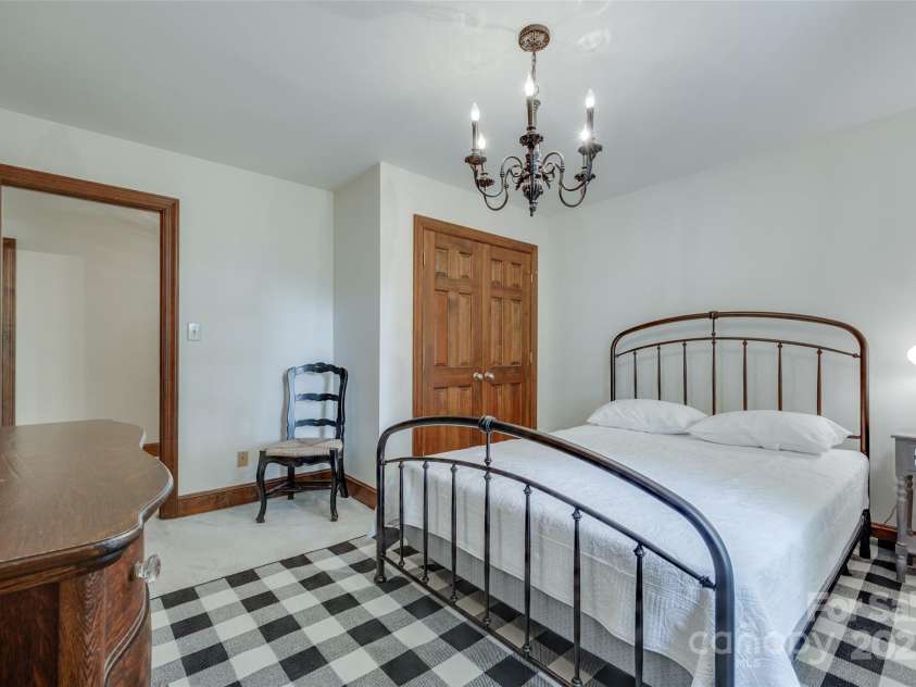 10215 Balmoral Circle, Charlotte, NC 28210.  MLS# CAR4264871, YatesRealty ID 24650. 