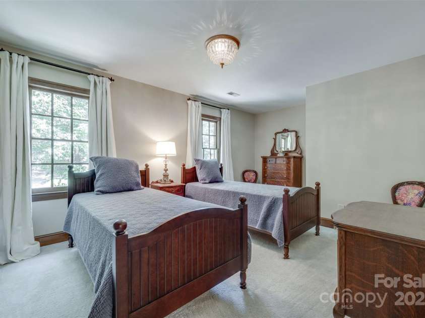 10215 Balmoral Circle, Charlotte, NC 28210.  MLS# CAR4264871, YatesRealty ID 24650. 