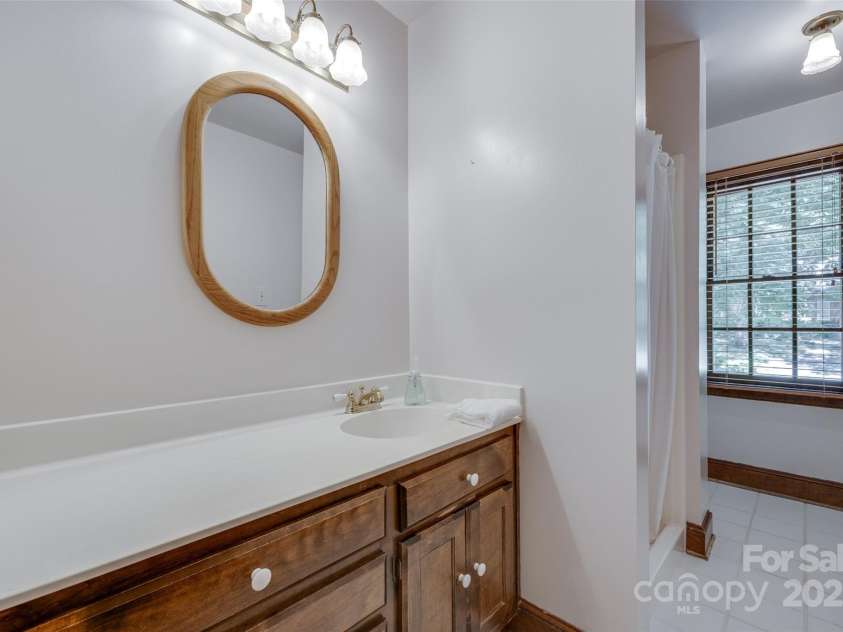 10215 Balmoral Circle, Charlotte, NC 28210.  MLS# CAR4264871, YatesRealty ID 24650. 