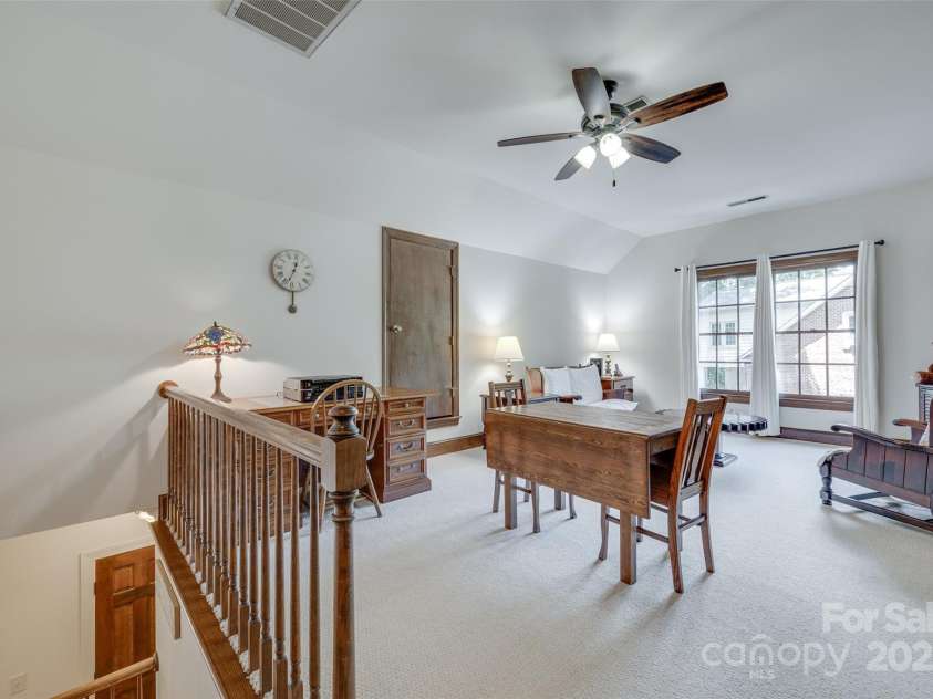 10215 Balmoral Circle, Charlotte, NC 28210.  MLS# CAR4264871, YatesRealty ID 24650. 