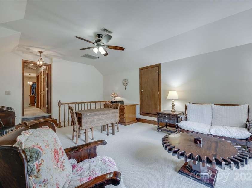 10215 Balmoral Circle, Charlotte, NC 28210.  MLS# CAR4264871, YatesRealty ID 24650. 